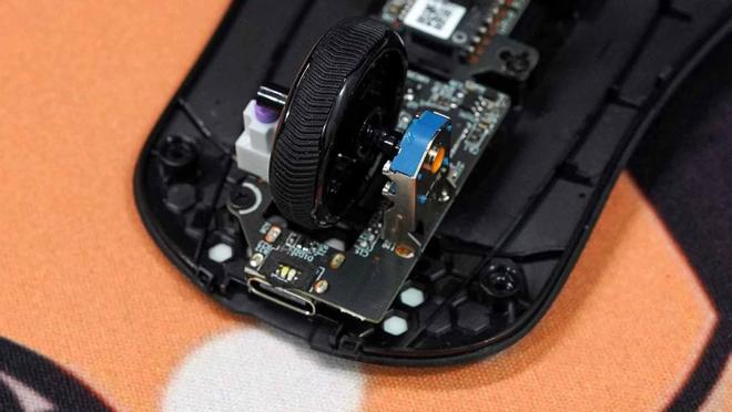 3 MAX二代双8K游戏鼠标拆解测评电子pg跟蝰蛇V3一比高下？雷柏VT(图2)