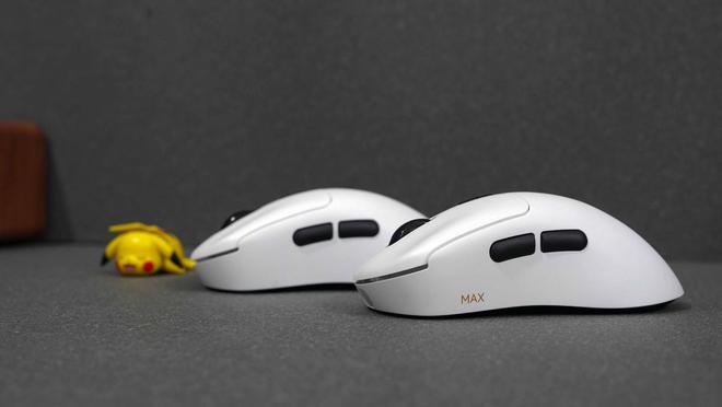 3 MAX二代双8K游戏鼠标拆解测评电子pg跟蝰蛇V3一比高下？雷柏VT(图5)