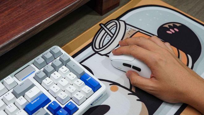 3 MAX二代双8K游戏鼠标拆解测评电子pg跟蝰蛇V3一比高下？雷柏VT(图17)