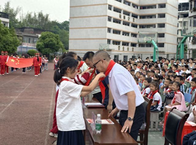 乐六一 粽香端午 共筑童年梦”主题文艺汇演pg电子中国网站双龙小学校区2025年“欢(图3)
